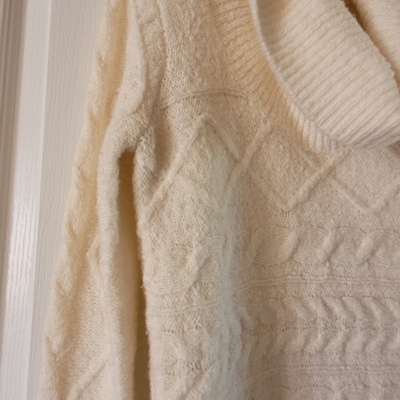 Le Chateau long length sweater - Picture 3 of 4